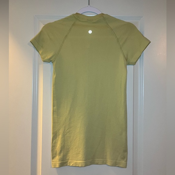 Lululemon Swiftly Tech Short Sleeve 2.0 in Hazel Green Size 4 - Picture 6 of 7